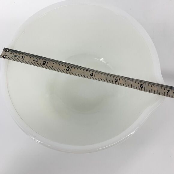 Vintage Glasbake 20 CJ for Sunbeam Milk Glass Mixing Bowl with Pour Spout - Picture 8 of 9